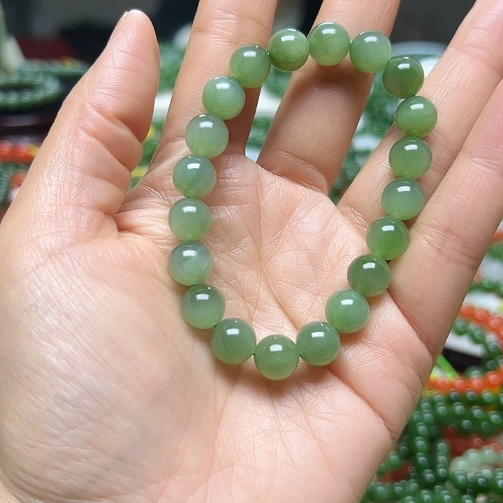 金***姐和田玉（碧玉）未镶嵌手链