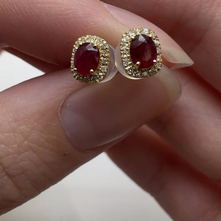 18K金镶嵌红宝石耳饰