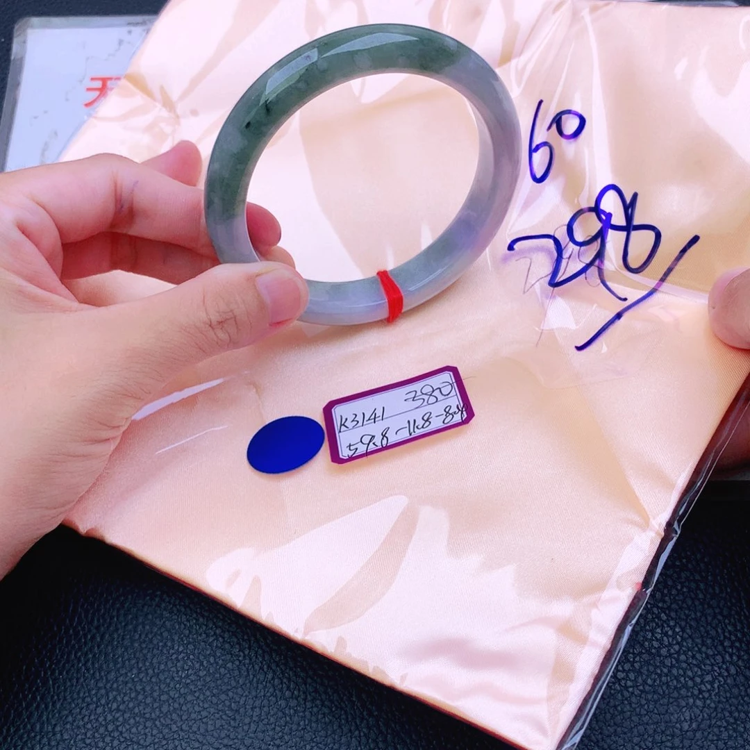 翡翠手镯未镶嵌翡翠