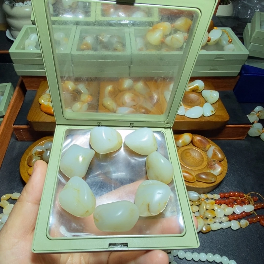 ****つ和田玉未镶嵌手串