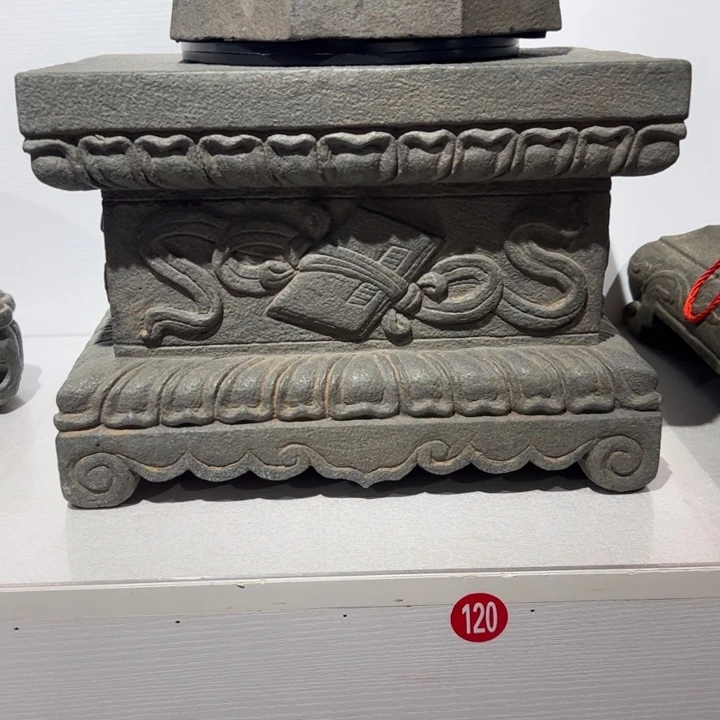 一***能石材一对底座青石