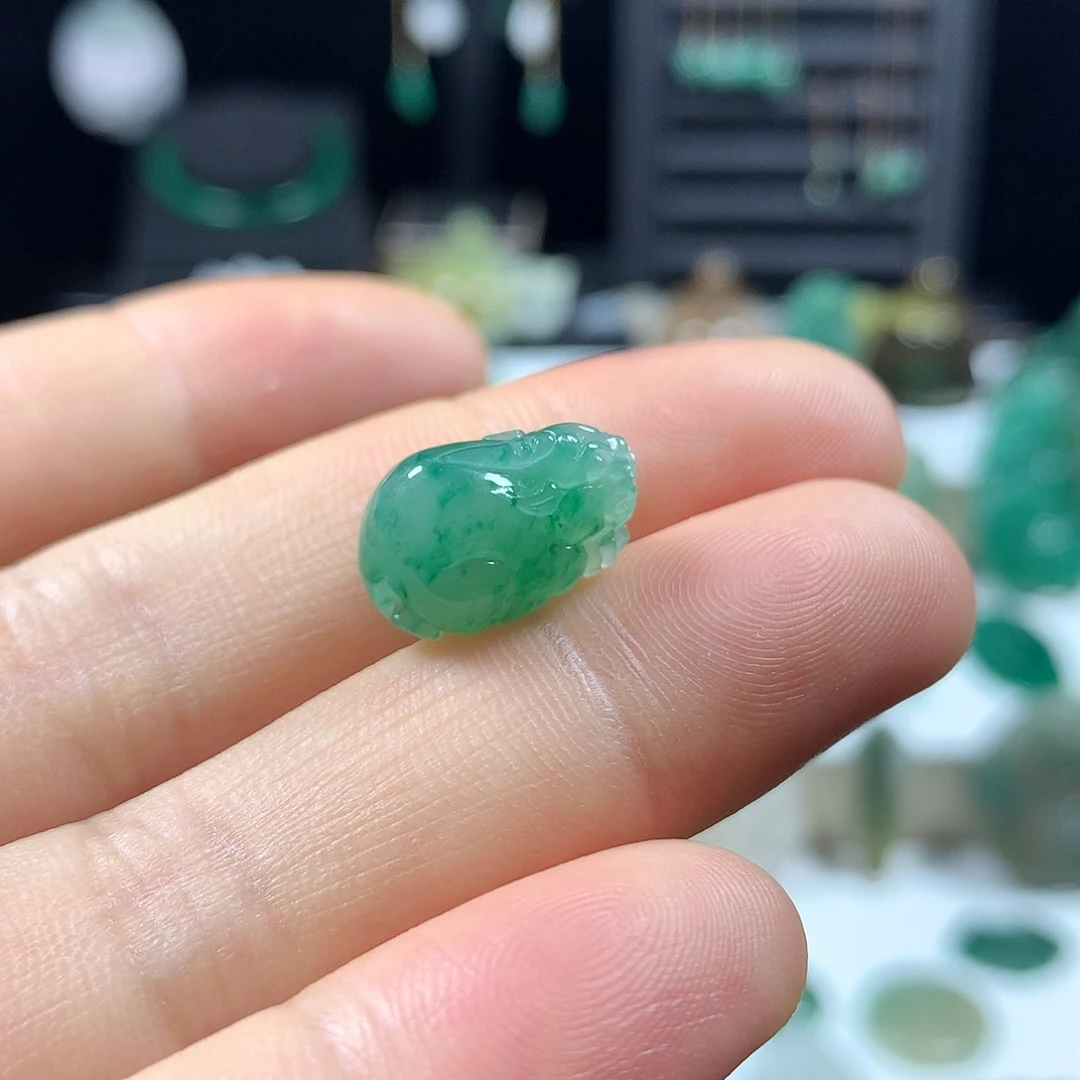 未镶嵌独山玉颈饰？
