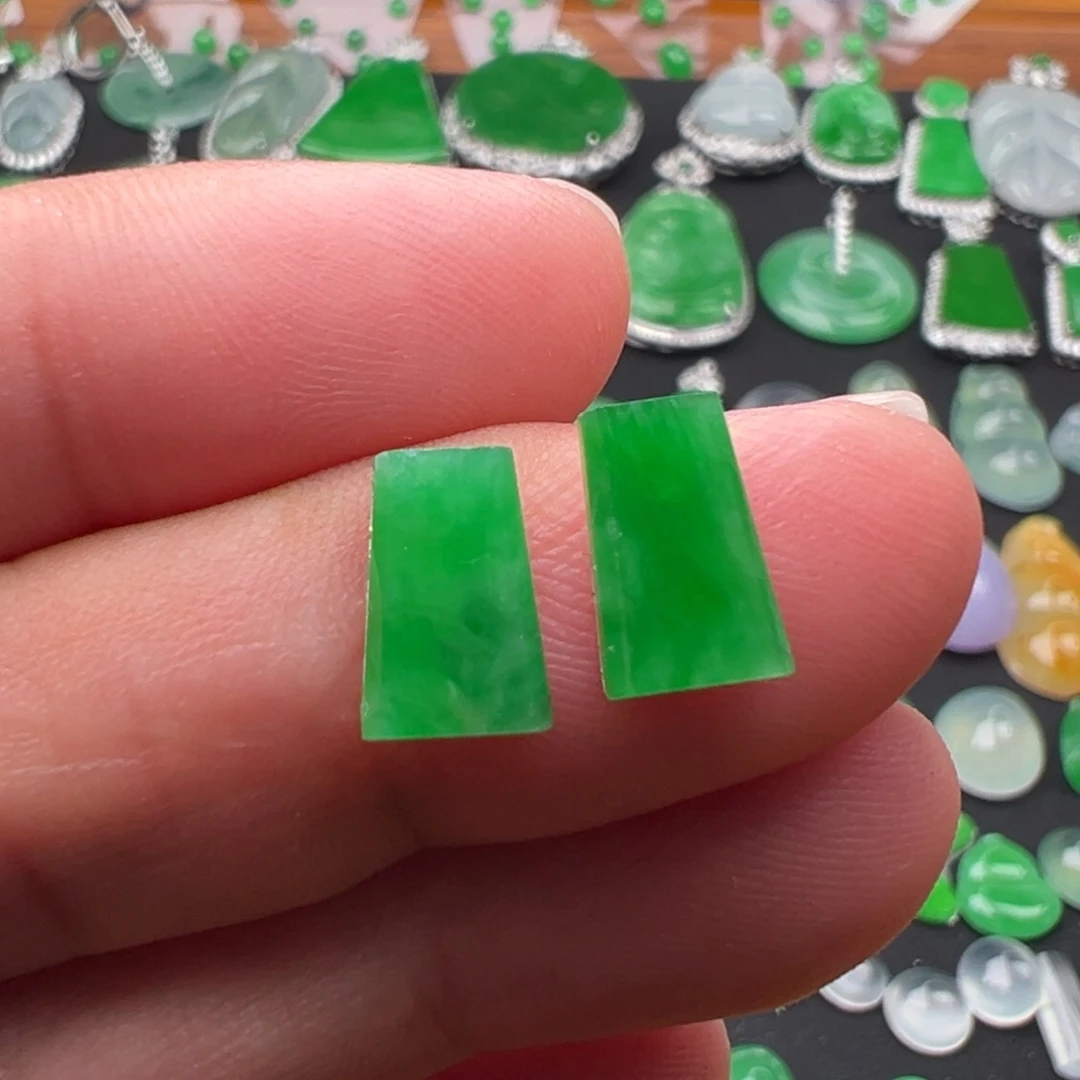 翡翠未镶嵌颈饰无事牌9.9