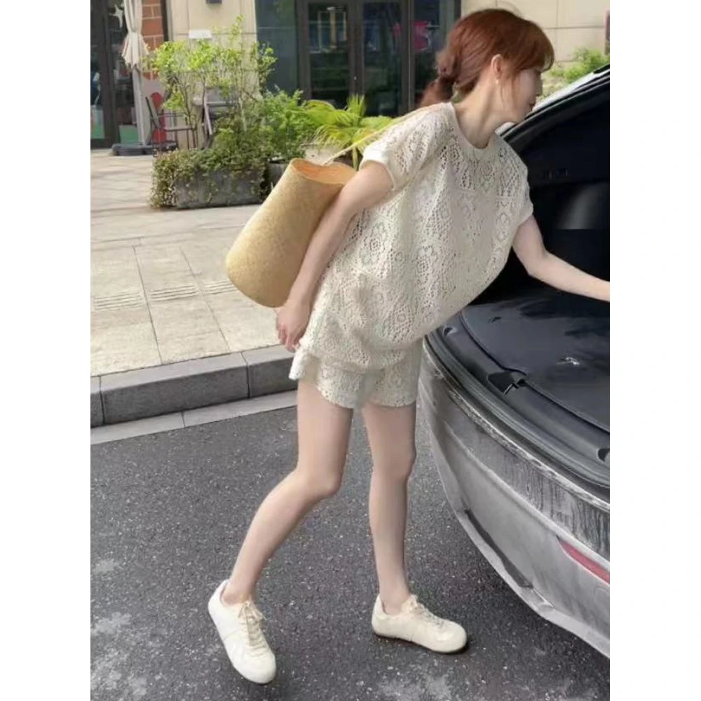 设计感圆领钩花镂空短袖T恤高腰短裤女洋气时髦休闲宽松显瘦套装