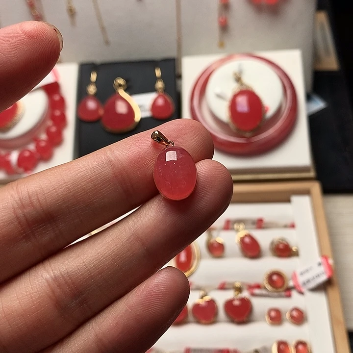 菱锰矿（红纹石）18K金镶嵌手串蛋面吊坠