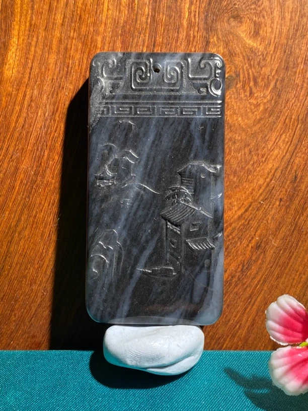 新疆和田玉，青花山水牌带原毛孔，长65，厚10，宽33，70.5克