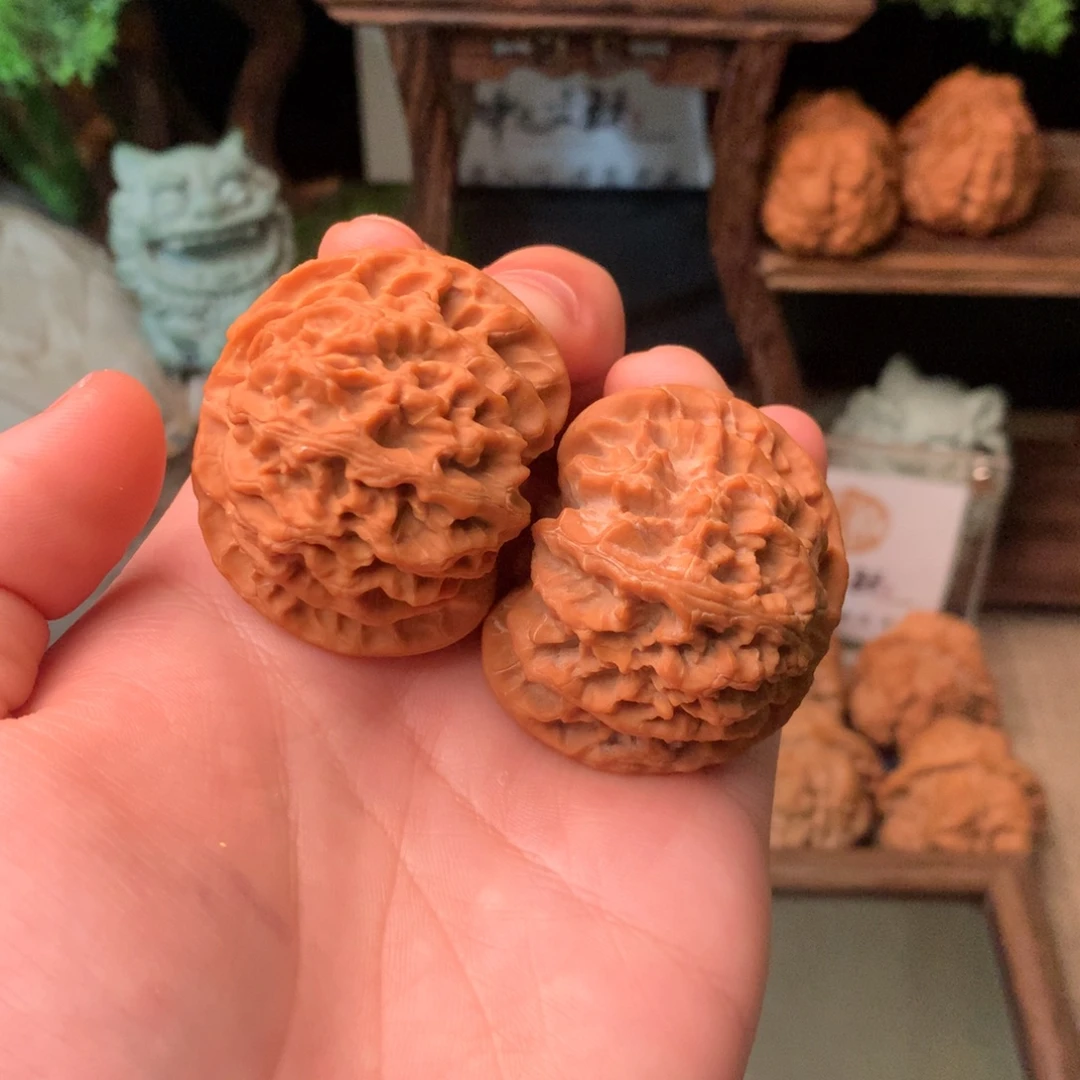 文玩核桃把件45尺寸全品红皮苹果圆