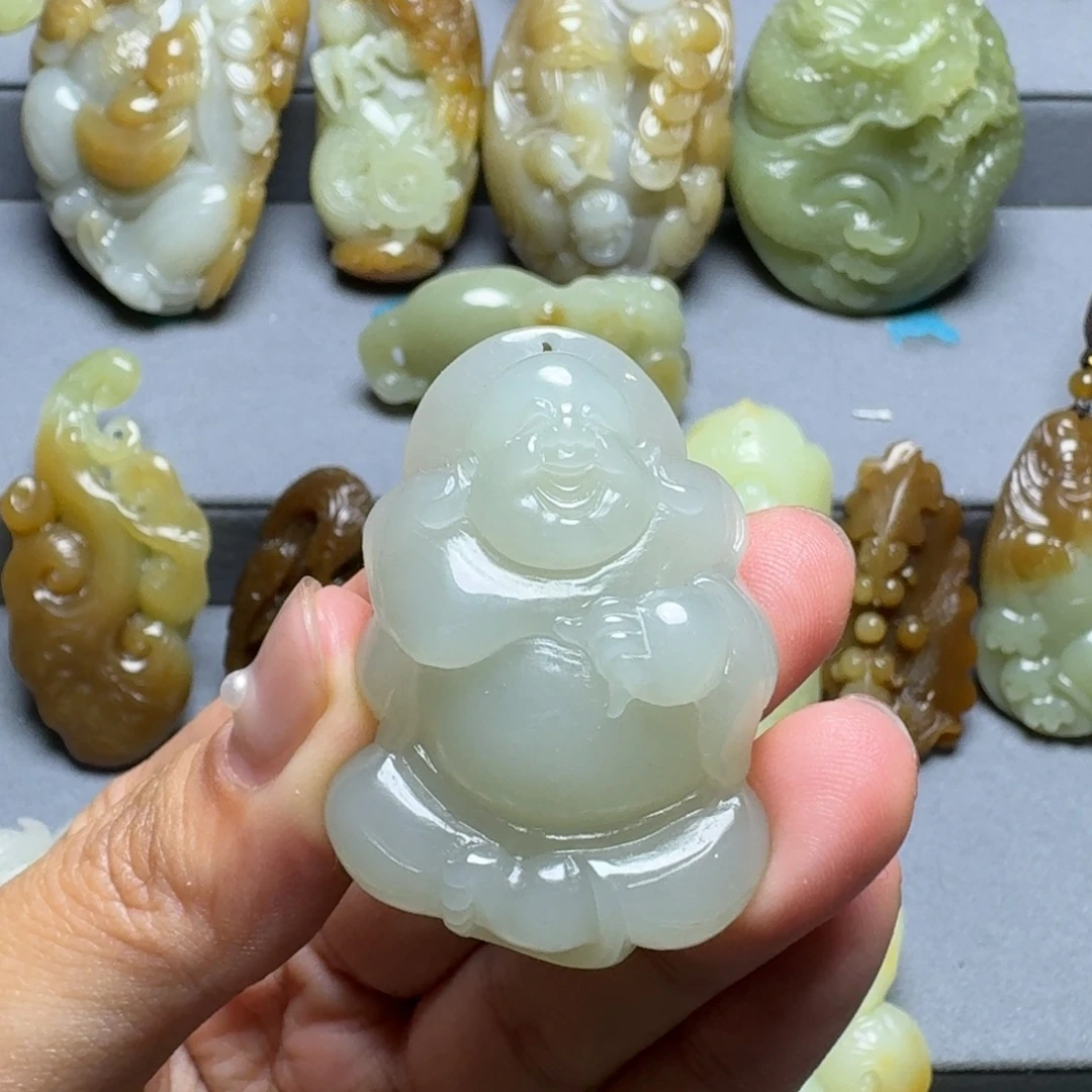 菩***心和田玉未镶嵌颈饰