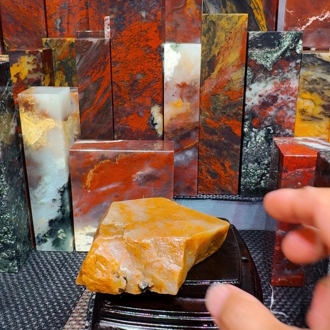 铁桂林鸡血玉罗家塘摆件