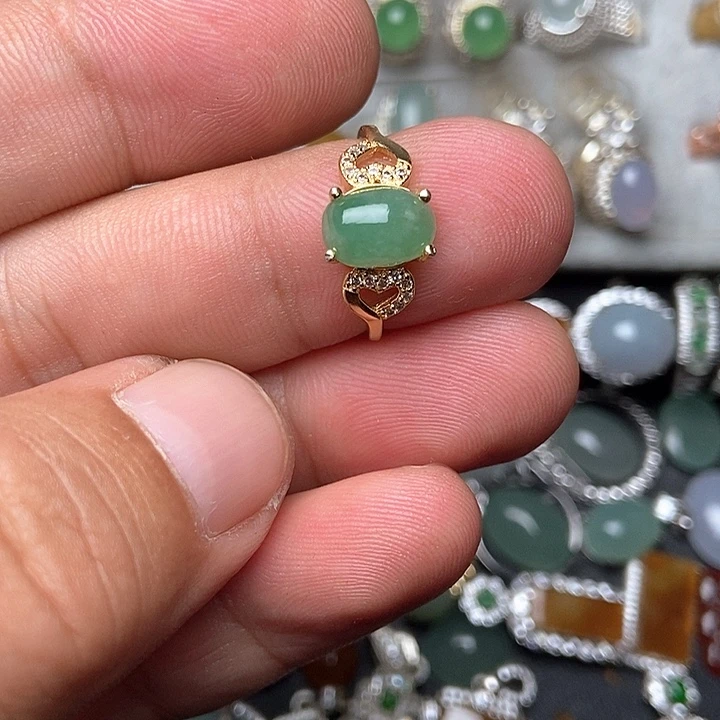 未镶嵌翡翠耳饰戒指