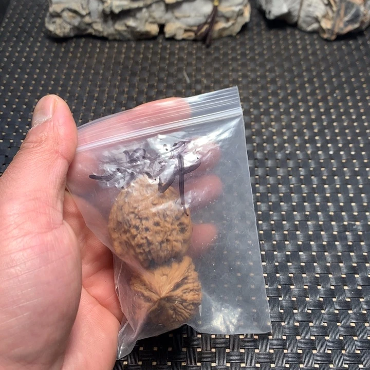 文玩核桃把件一*洋南将石
