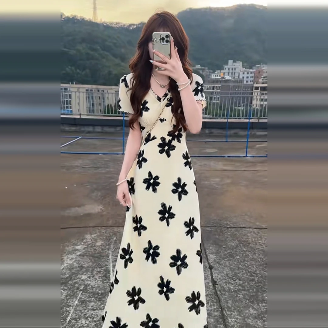 法式女生韩系ins衣服小众不撞款黑色碎花V领显瘦连衣裙子长裙女夏