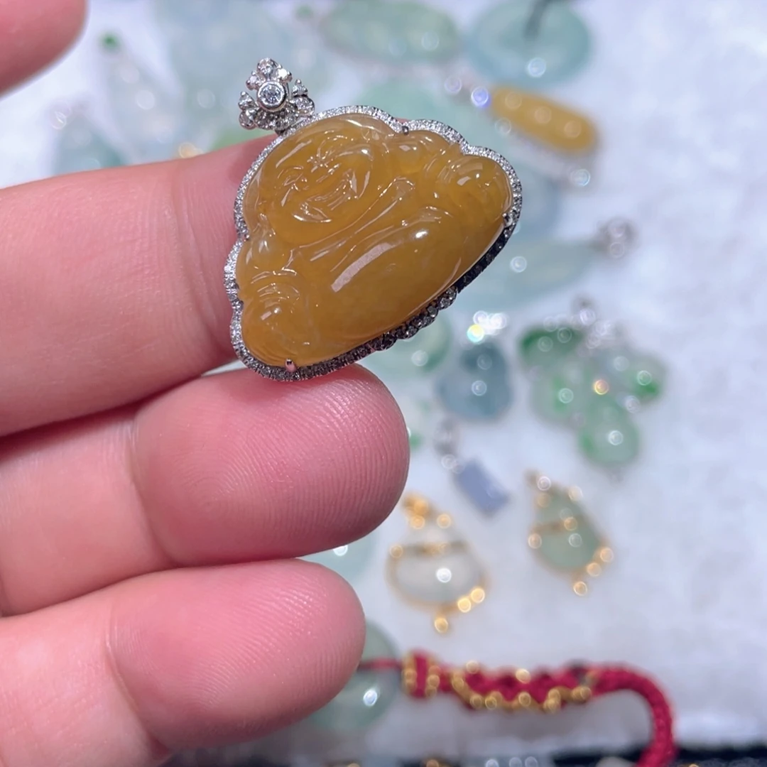 翡翠18K金镶嵌颈饰