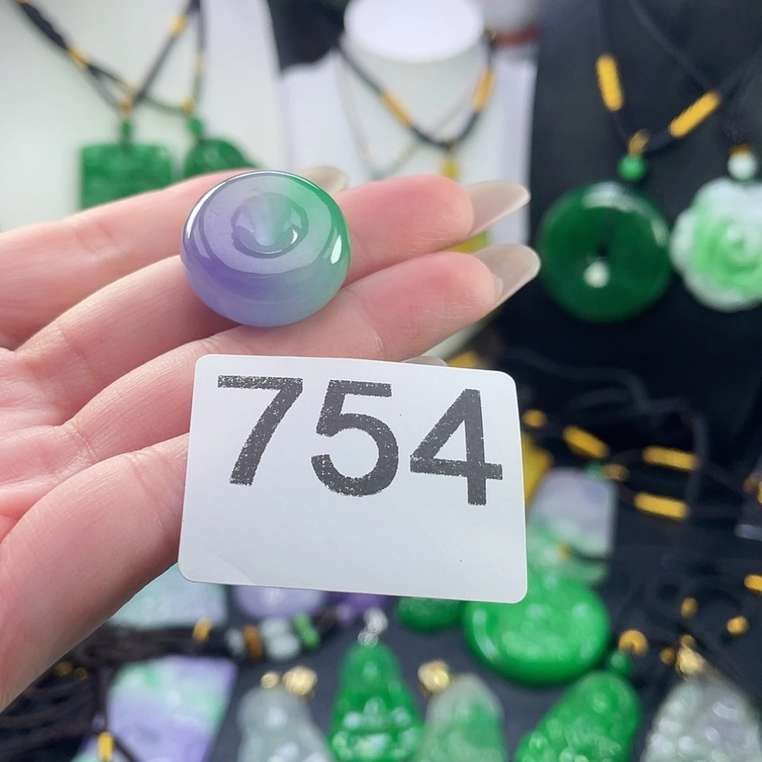 翡翠未镶嵌吊坠(赠链)