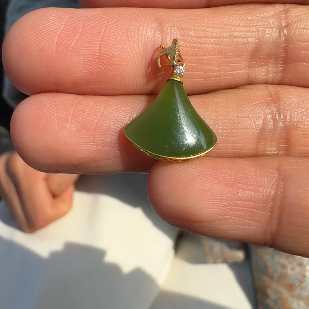 和田玉颈饰18K金镶嵌碧玉小裙子TZ多样性拍一发一