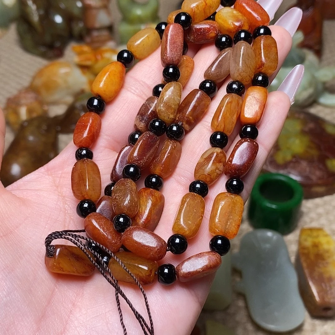 蛇纹石玉足铂镶嵌颈饰