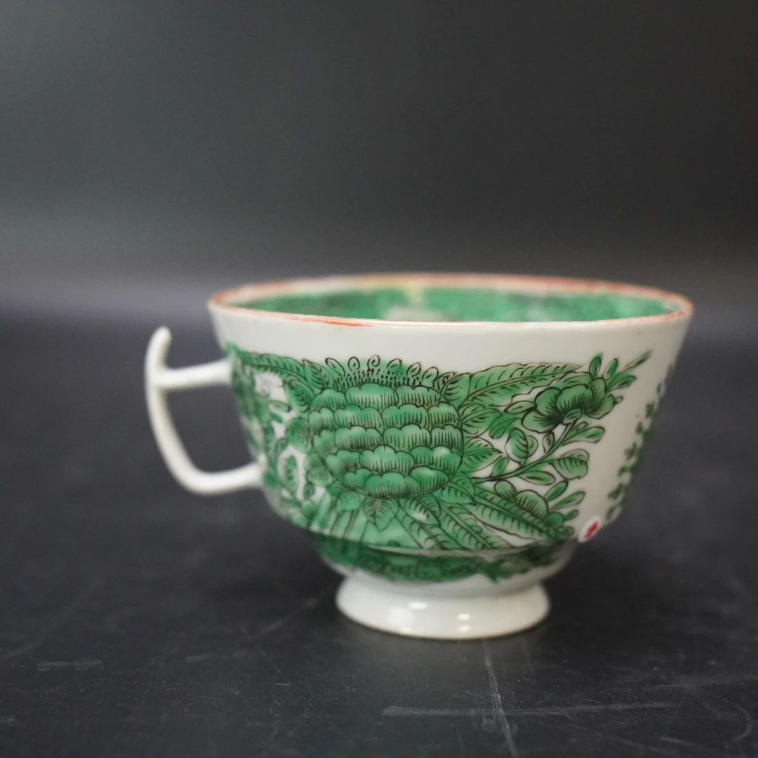 Lot.25120387民国广绿彩花卉纹把杯 高：约6.4cm