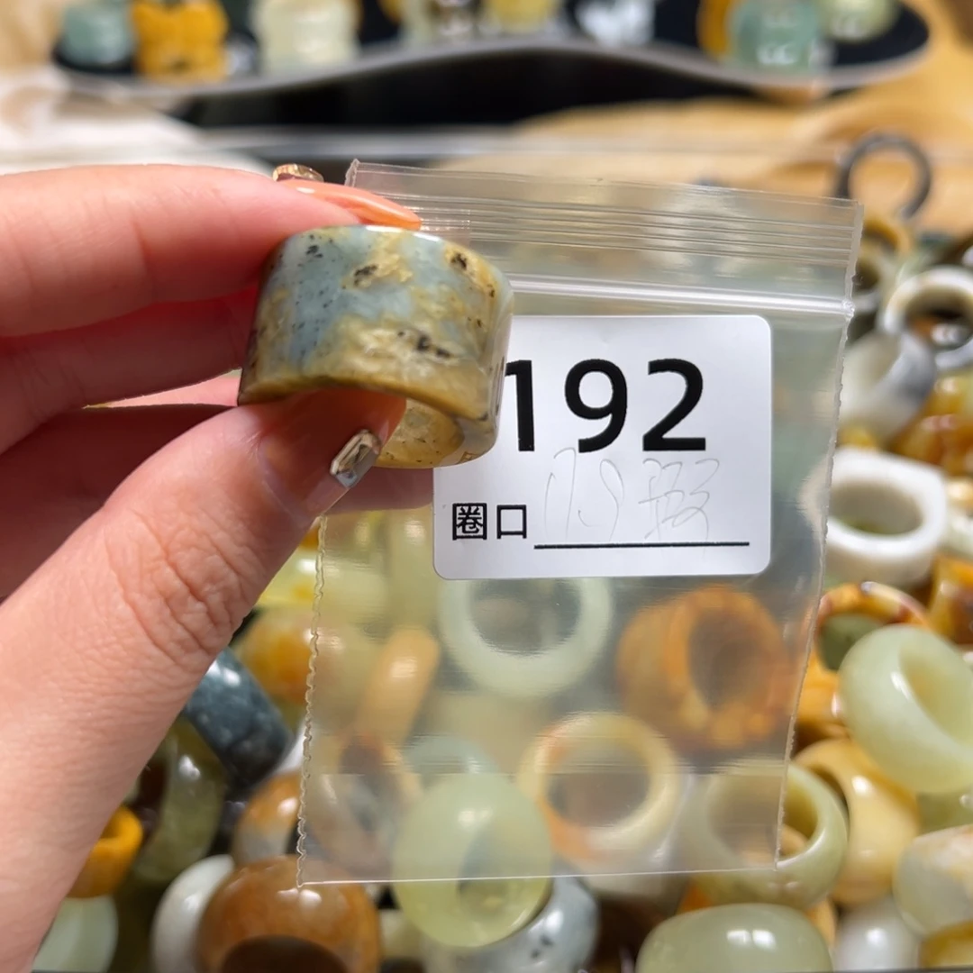 L***i蛇纹石玉未镶嵌戒指