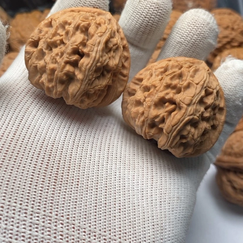 【闪购商品】文玩核桃把件河****程27三角白