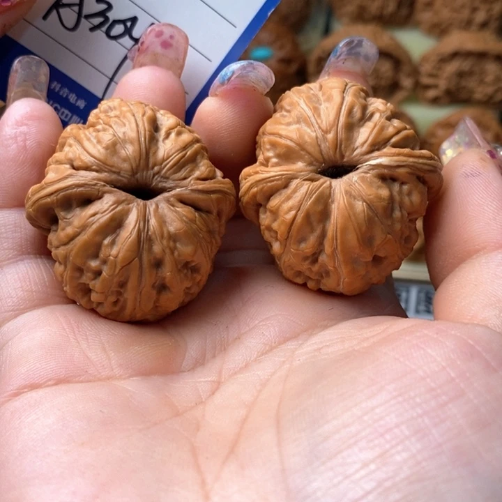 桃核吊坠一**前元宝大元宝