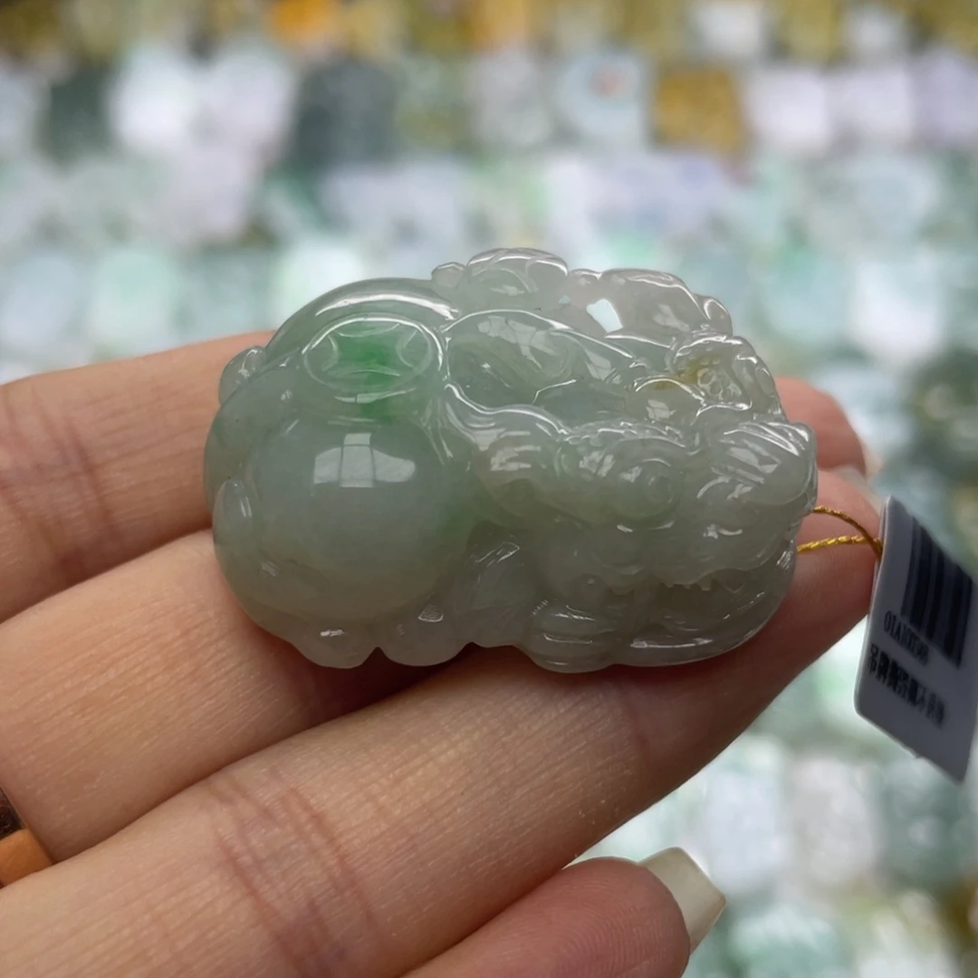 翡翠未镶嵌颈饰貔貅