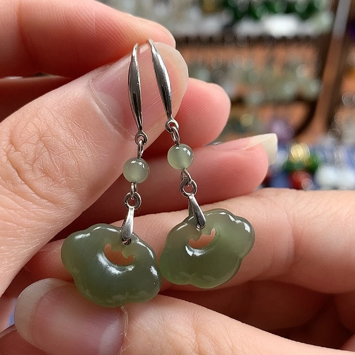 和田玉银S925镶嵌耳饰如意锁湖水绿