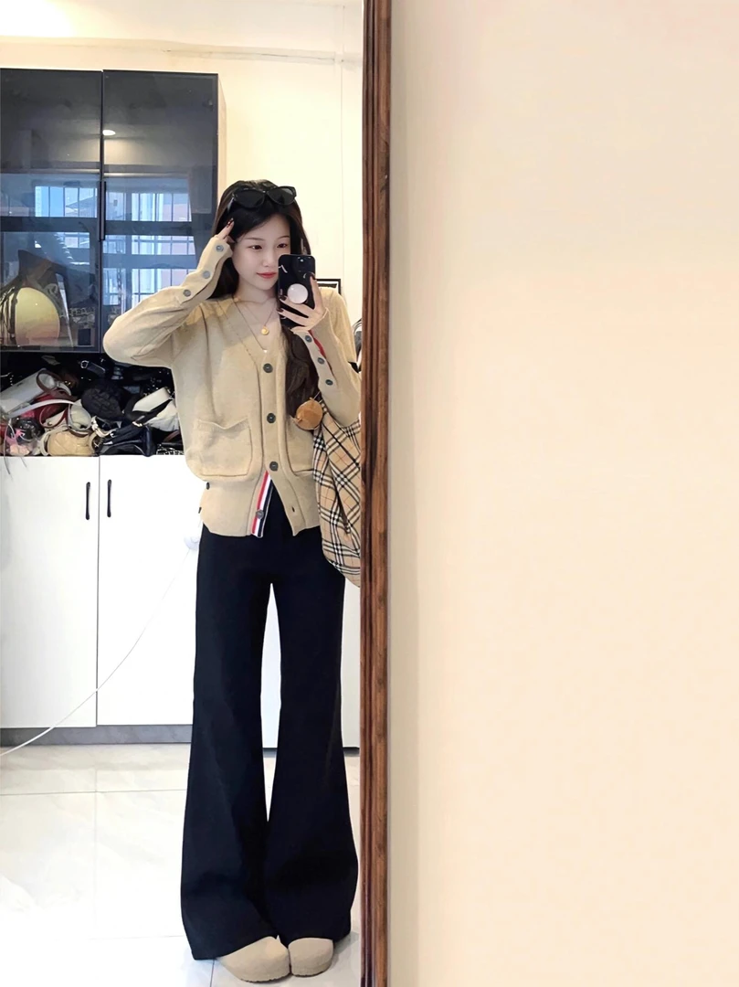 【巧乐兹】法式高级感燕麦色针织设计感学院风黑色牛仔裤吊带三件套