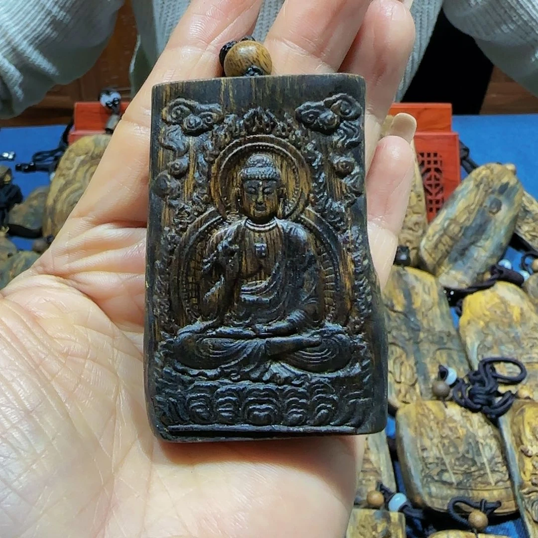沉香吊坠海南绿奇张勺子老料雕刻阿弥陀佛带绳24克