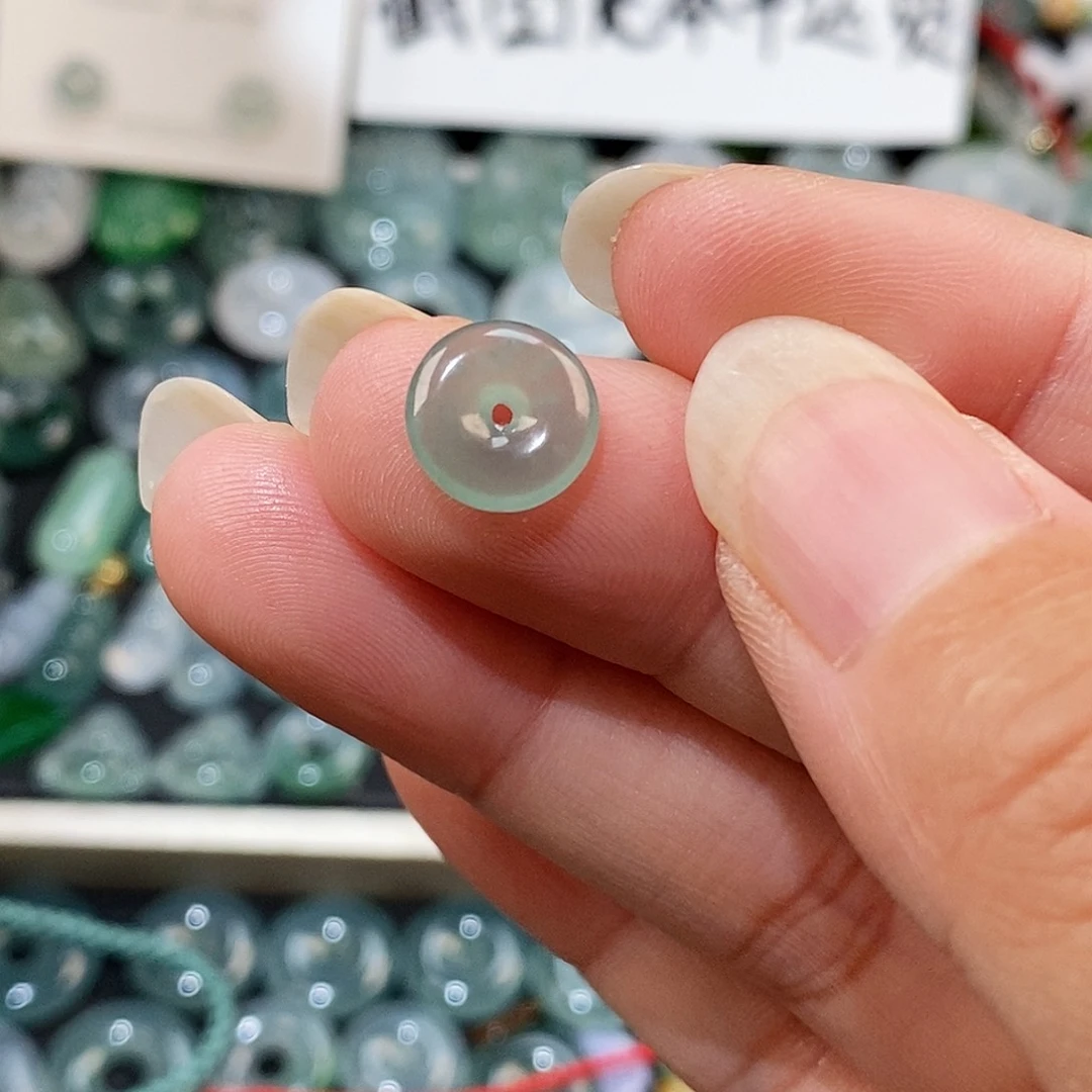 翡翠未镶嵌颈饰小平安扣