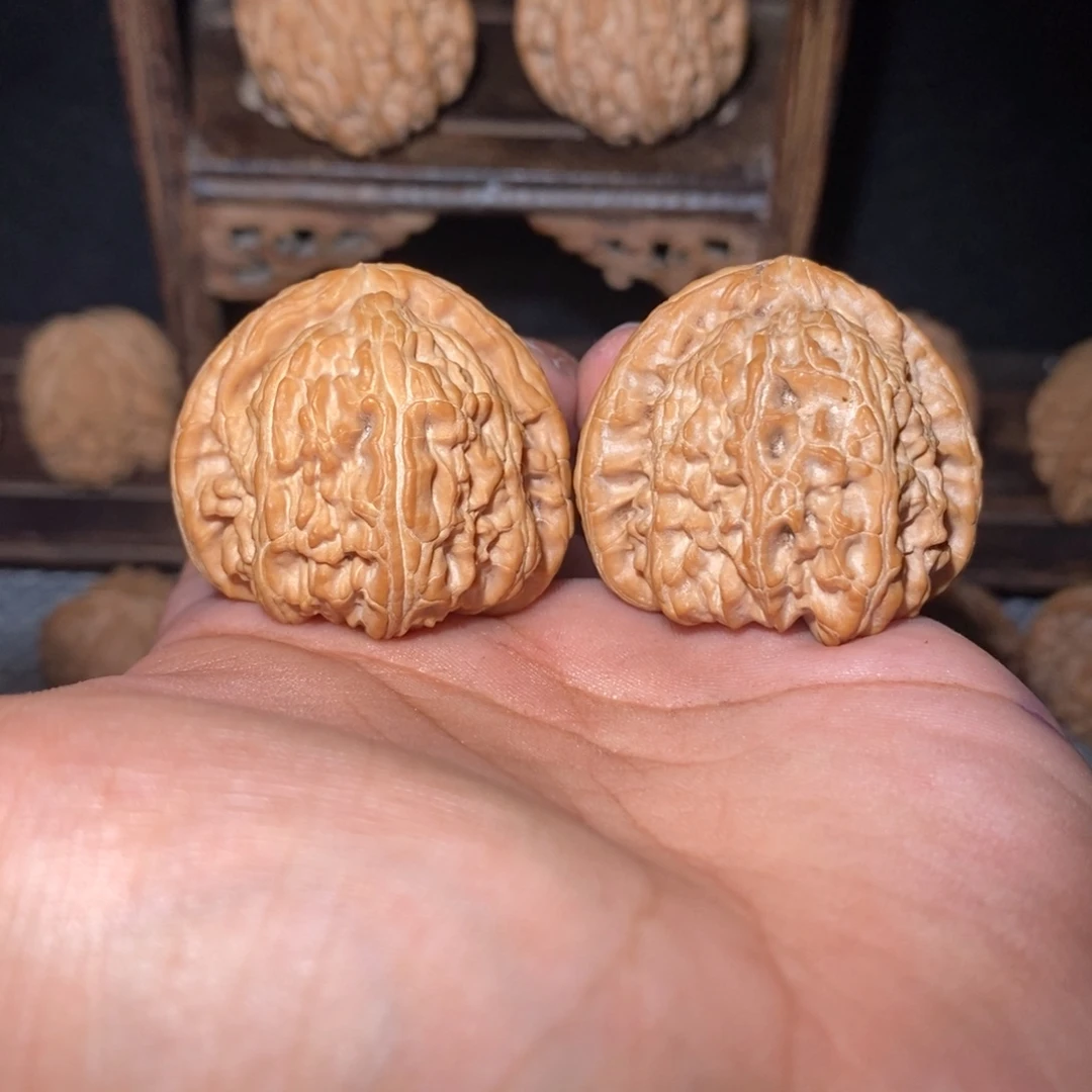 把件桃核38尺三角白