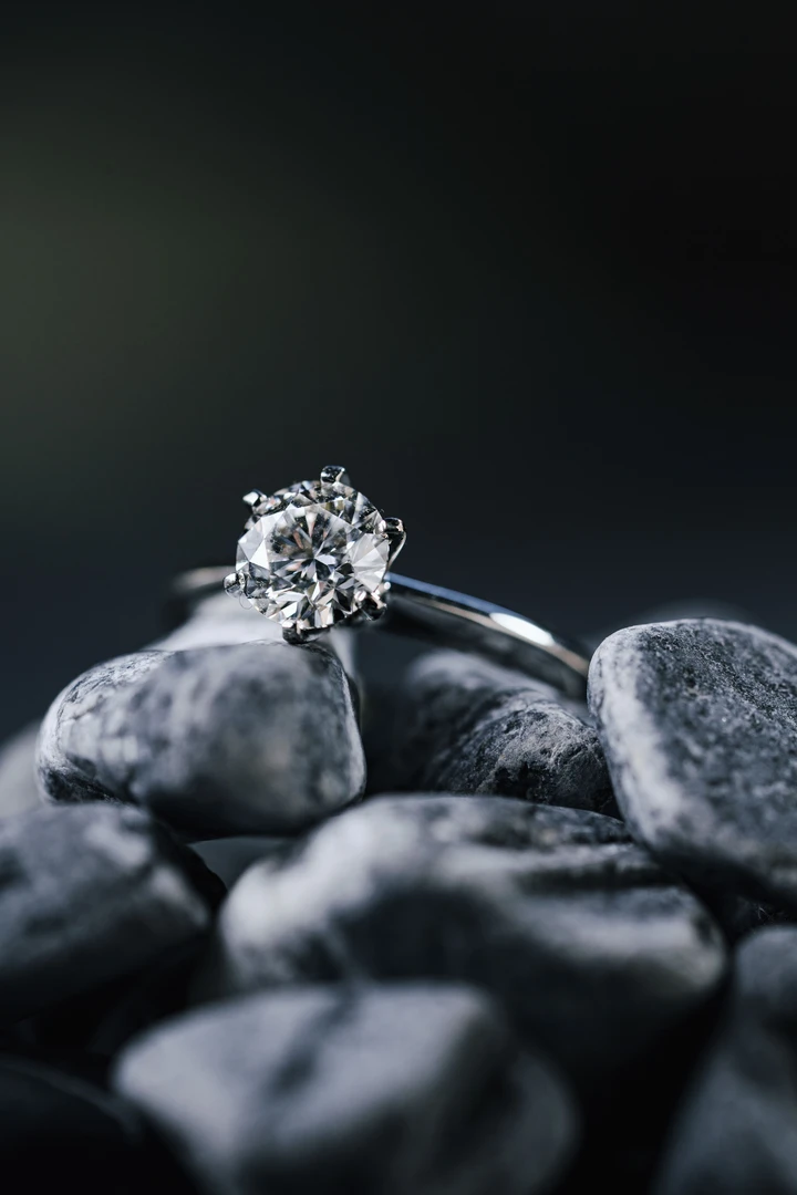 实验室培育钻石 一克拉 经典六爪款钻戒