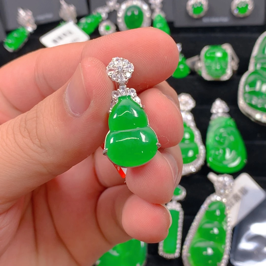 翡翠银S925镶嵌颈饰美*莎葫芦