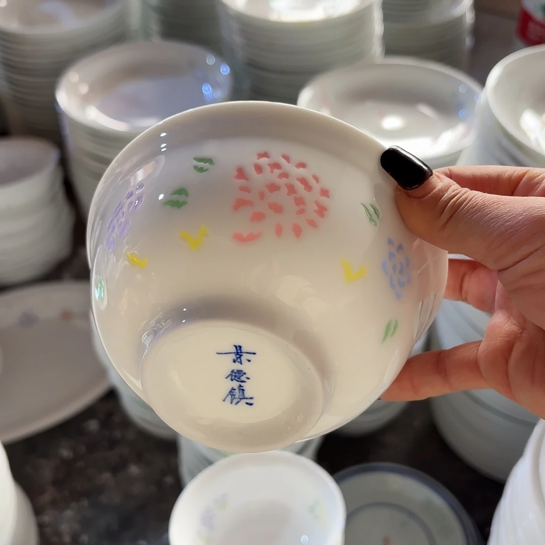 白瓷米饭碗两个微瑕看图