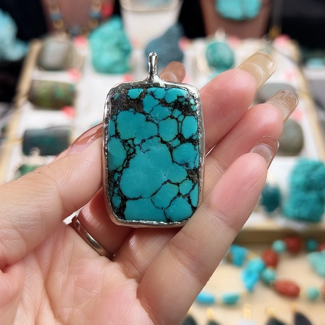 绿松石未镶嵌颈饰