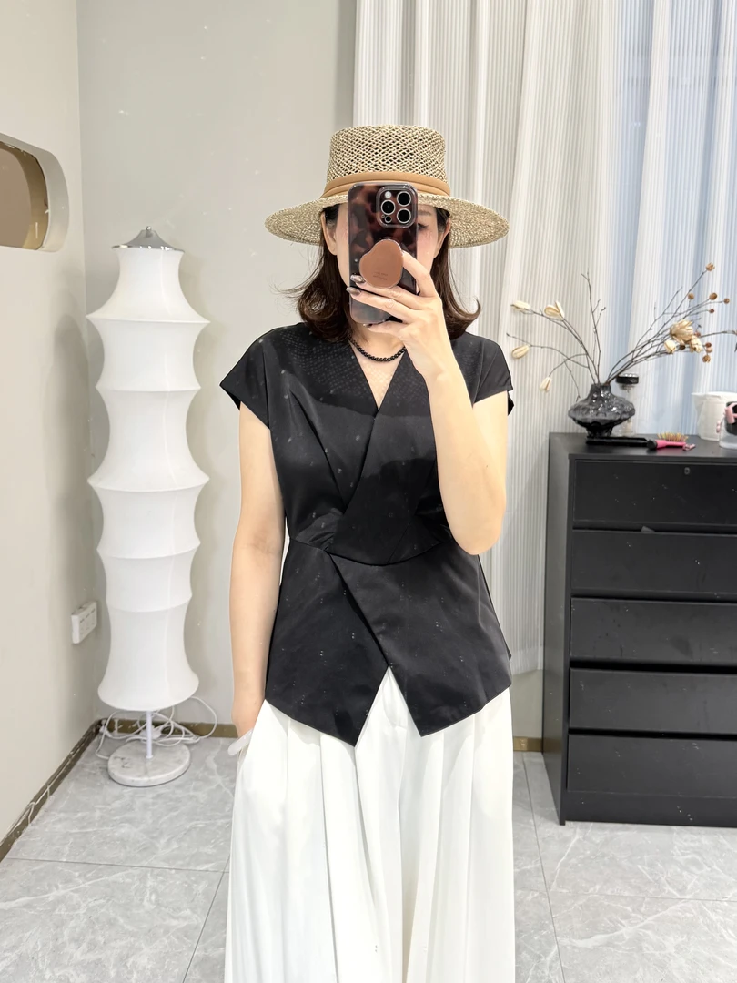 直筒型短袖日常常规V领透气宽松法式设计感00676