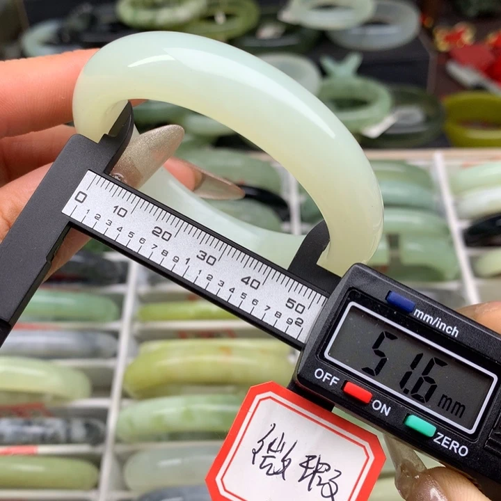 蛇纹石玉未镶嵌手镯521