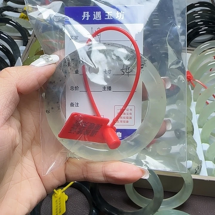 a***月蛇纹石玉未镶嵌手镯