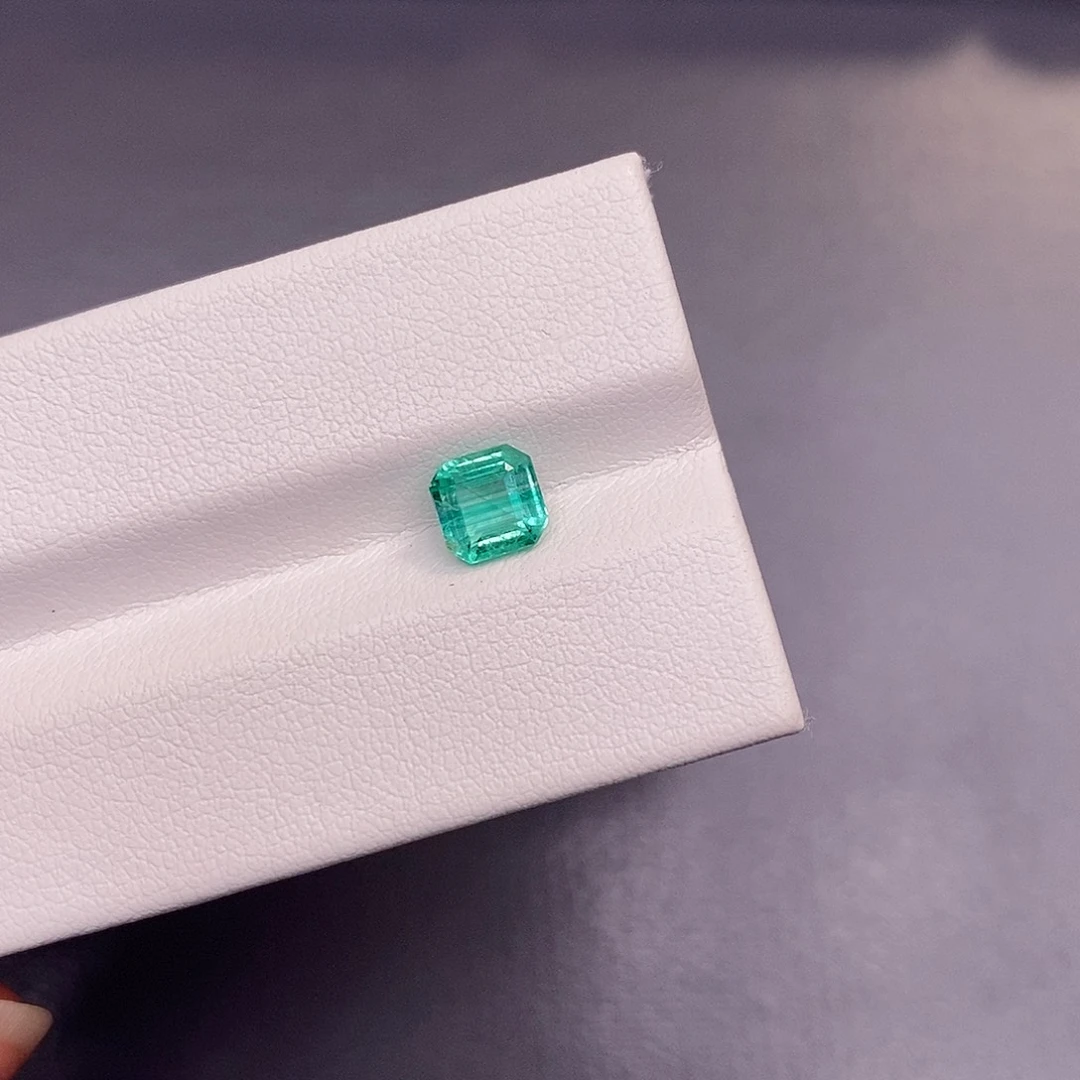 裸石祖母绿0.89克拉