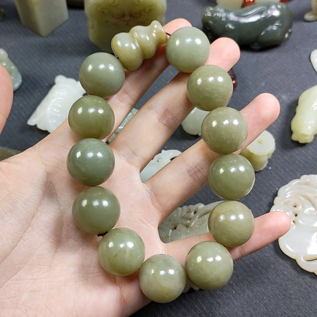 和田玉未镶嵌颈饰灵***馆