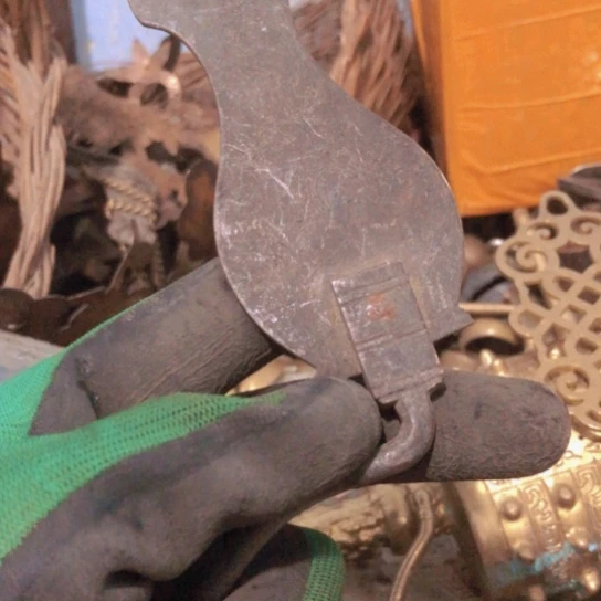 保**国闪电购铜摆件工艺品