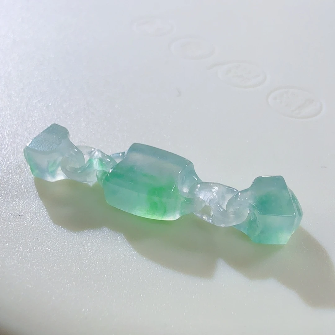 翡翠未镶嵌颈饰环环相扣设计款手环
