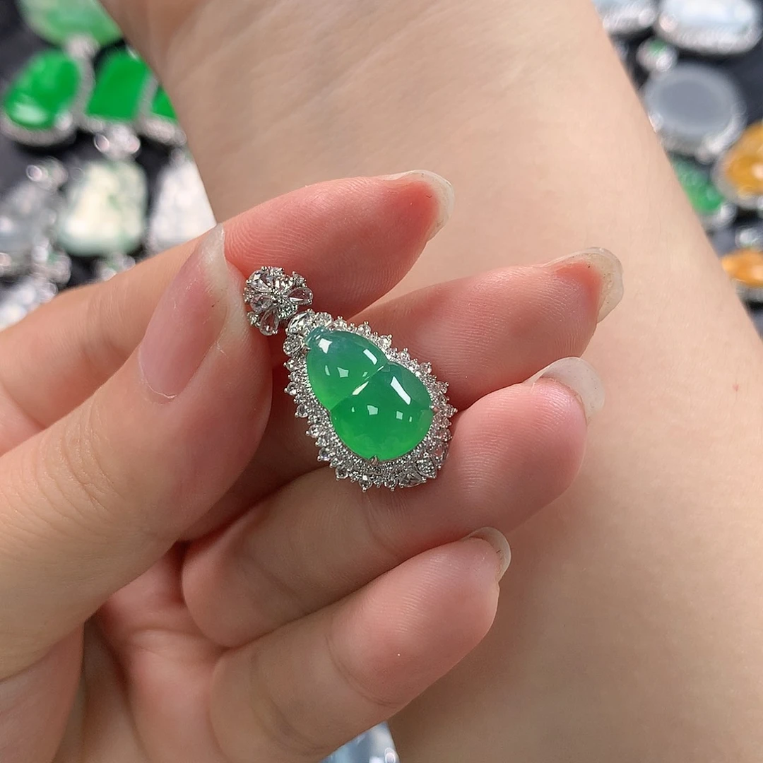 翡翠配石手****7绿葫芦吊坠