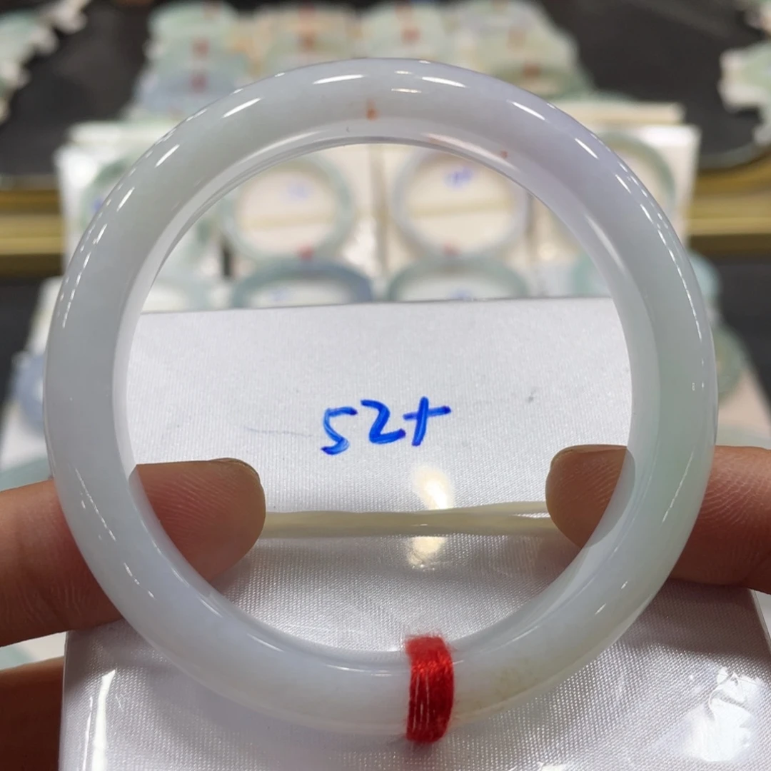翡翠手镯未镶嵌翡翠手镯