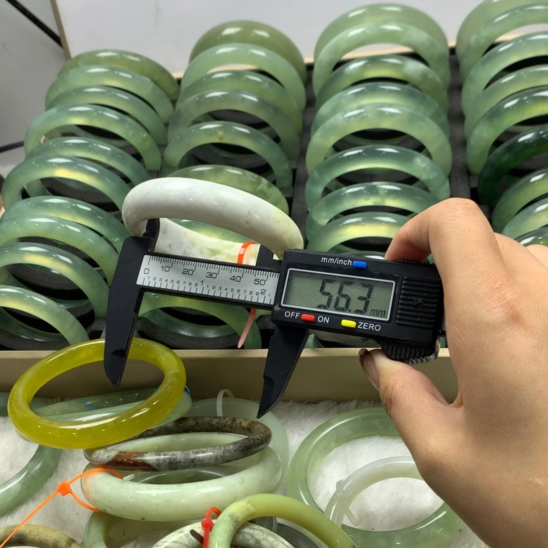 蛇纹石玉未镶嵌手镯146