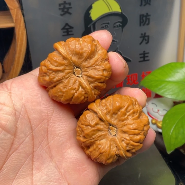 文玩核桃吊坠蛤蟆头41全品差点尺