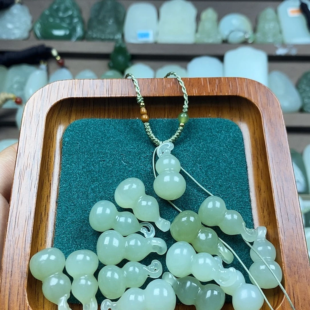 和田玉未镶嵌颈饰葫芦多样性发1件