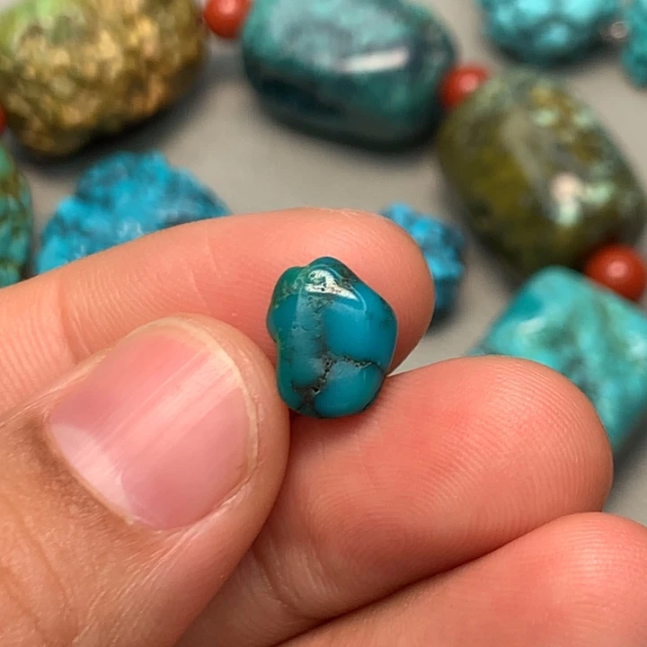 绿松石未镶嵌颈饰