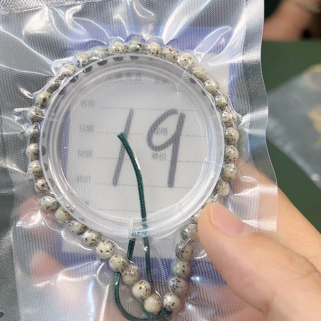 星月菩提吊坠石玉6手持。 19