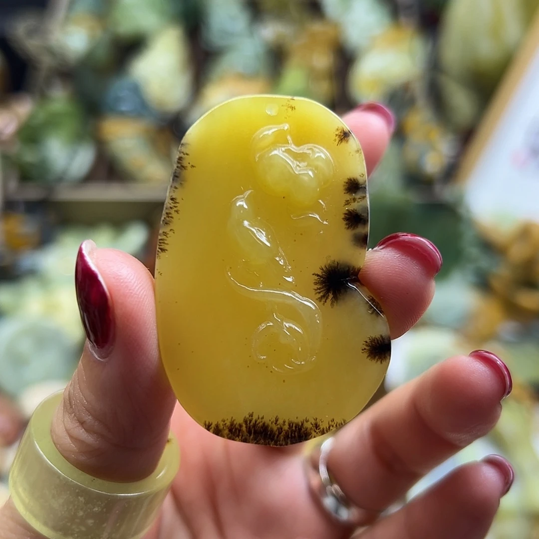 岫玉未镶嵌颈饰辽阳料喜鹊后面没光好