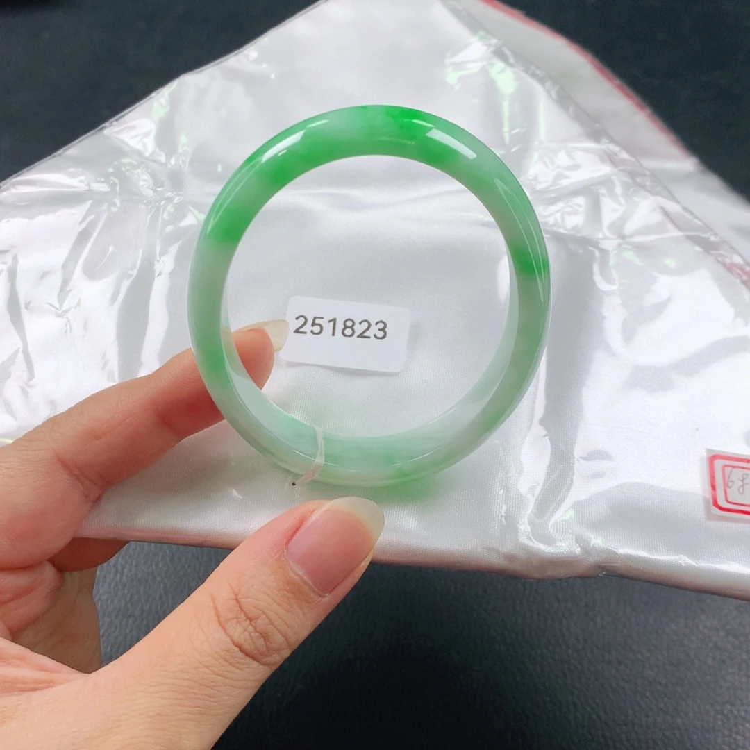 未镶嵌手镯（贵妃镯）翡翠03